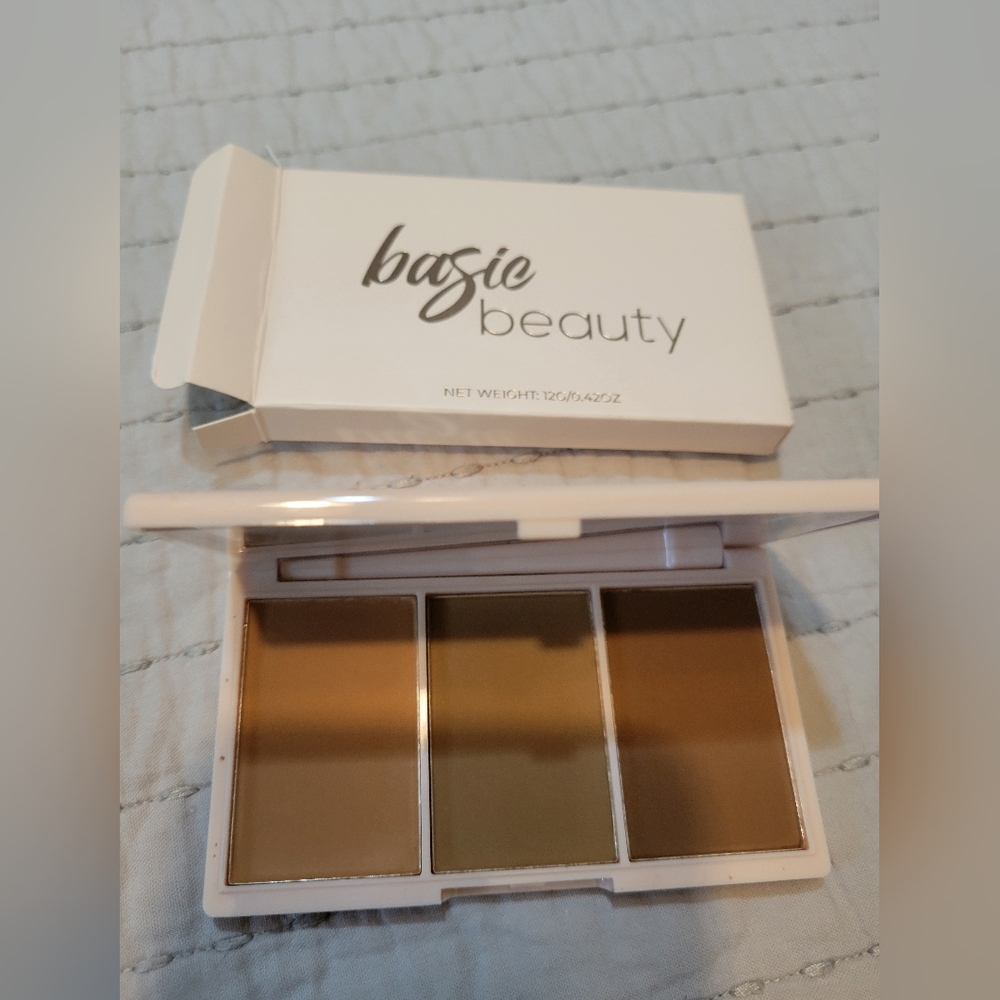 Basic Beauty "Bronzy AF" Palette - Three Shades NIB